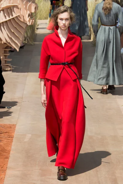 Look 27